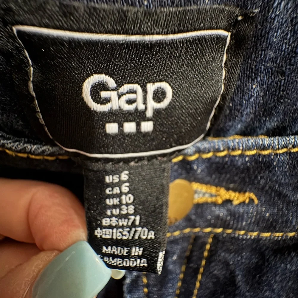 GAP Women's Dark Blue Jean Shorts, size 6‎